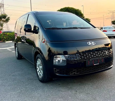 أسود هيونداي  Staria Comfort 2024