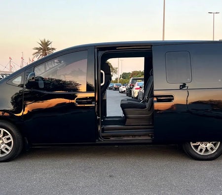 أسود هيونداي Staria Comfort 2024 أسود هيونداي Staria Comfort 2024