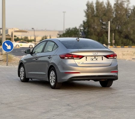 Silver Hyundai Elantra SE 2017