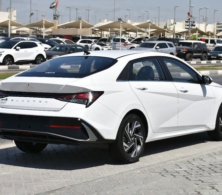 White Hyundai Elantra 2024