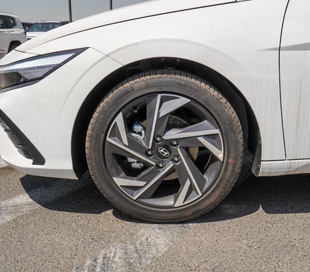 White Hyundai Elantra 2025