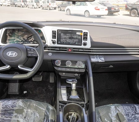 White Hyundai Elantra 2025
