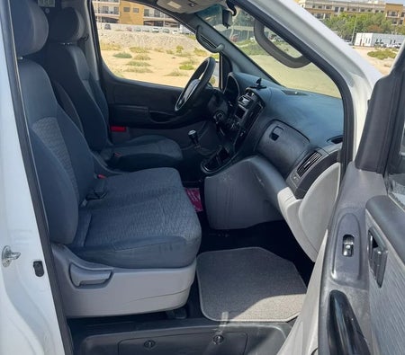 White Hyundai H1 2014
