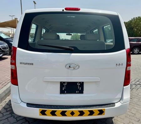 Blanc Hyundai H1 2016