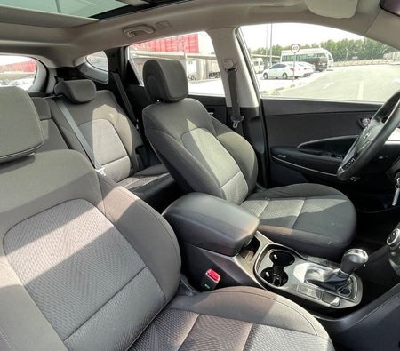 White Hyundai Santa Fe 2015