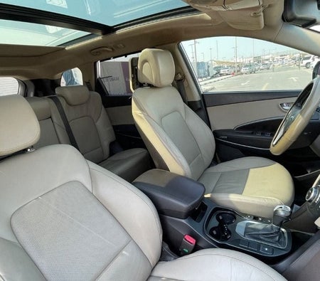 White Hyundai Santa Fe 2015