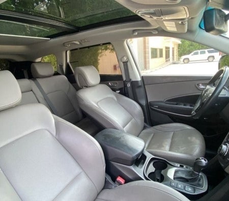 White Hyundai Santa Fe 2015