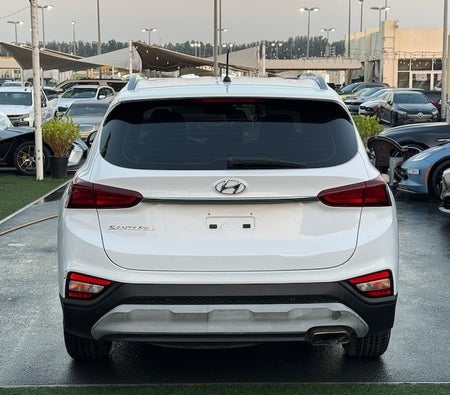 White Hyundai Santa Fe Mid 2020