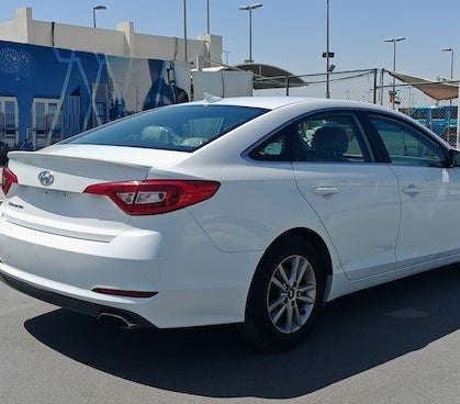 White Hyundai Sonata Mid 2017