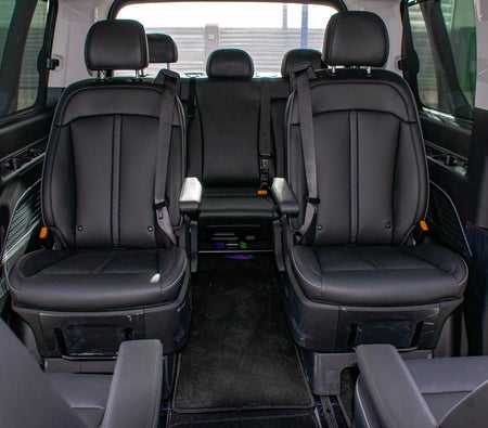 Black Hyundai Staria 9S 2024