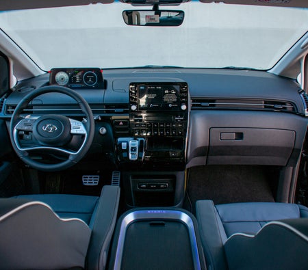 Black Hyundai Staria 2024