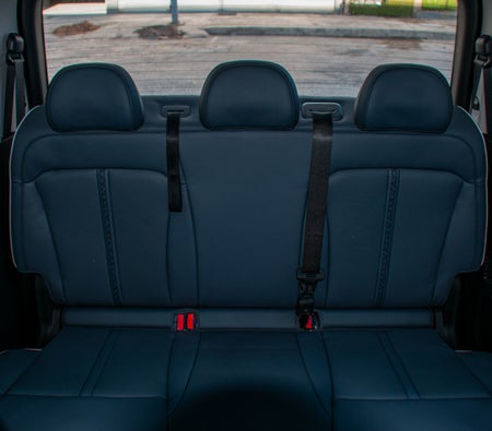 Black Hyundai Staria 2024