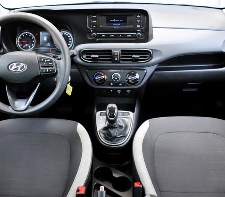 Silver Hyundai i10 2023 Silver Hyundai i10 2023