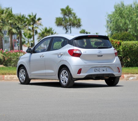 Silver Hyundai i10 2023 Silver Hyundai i10 2023