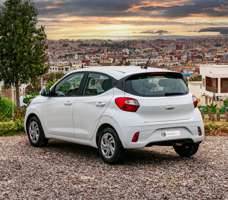 White Hyundai i10 2024 White Hyundai i10 2024