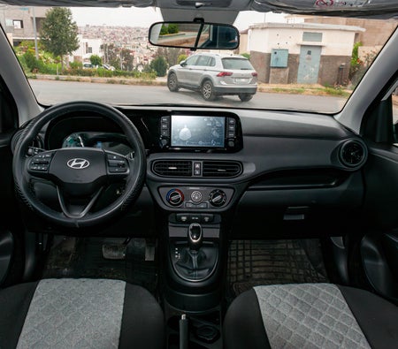 White Hyundai i10 2024 White Hyundai i10 2024