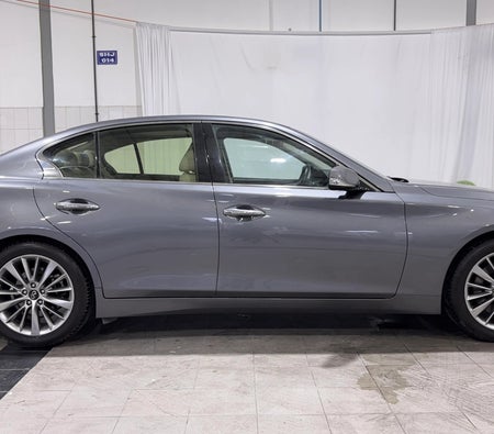 gris Infiniti Q50 LUXE 2024