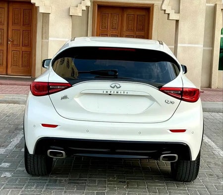 White Infiniti Q30 2019