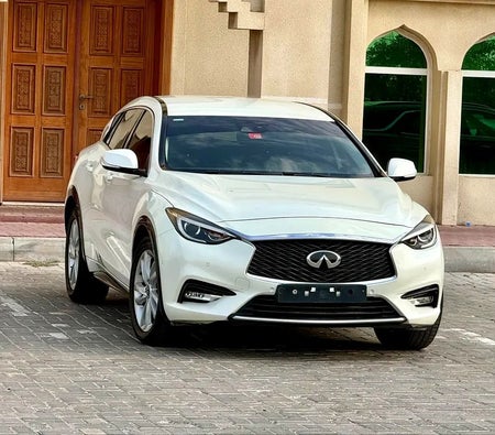 White Infiniti Q30 2019