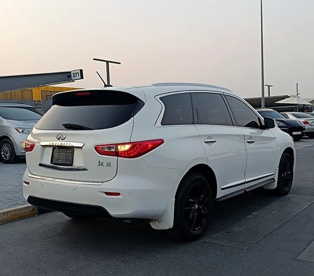 White Infiniti JX35 2013