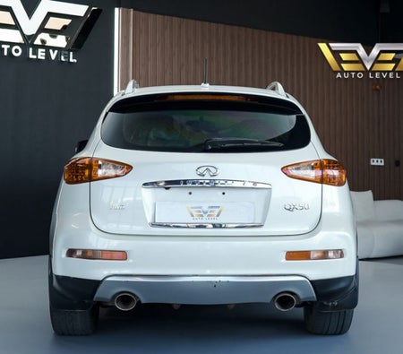 White Infiniti Q50 2017