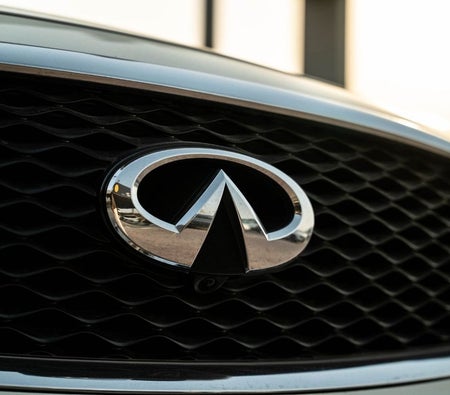 White Infiniti QX70 2019