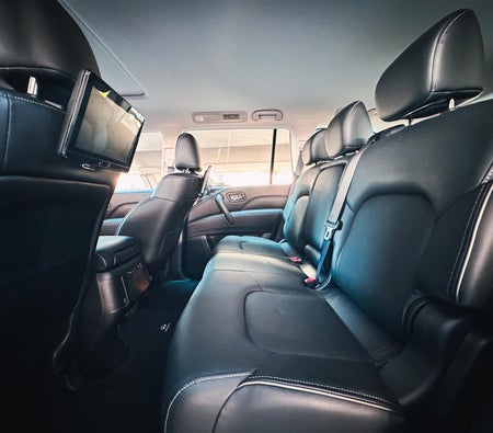 Golden Infiniti QX80 2024