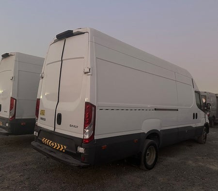 White Iveco Daily 2017