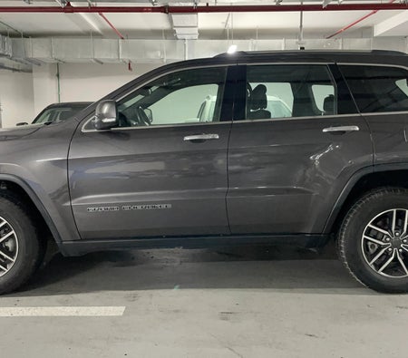 Gray Jeep Grand Cherokee Limited 2021