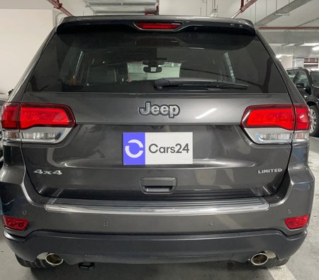 Gray Jeep Grand Cherokee Limited 2021