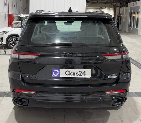 Black Jeep Grand Cherokee Overland 2022