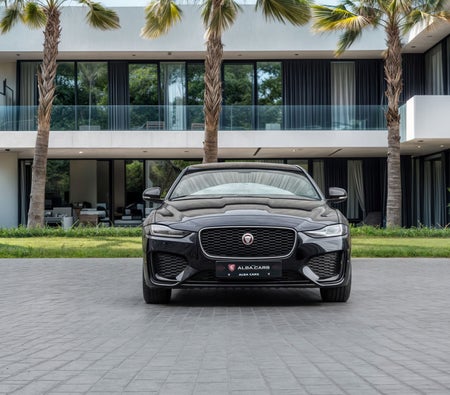 Negro Jaguar XE R-Dynamic 2024