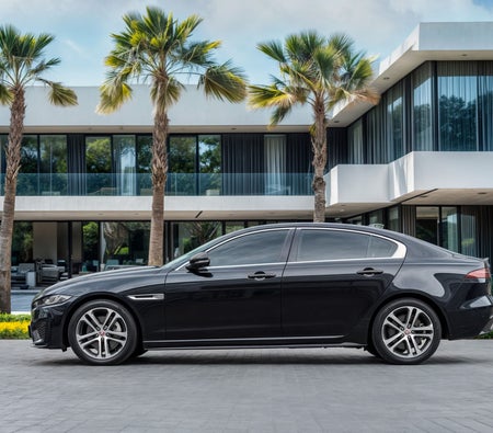 Negro Jaguar XE R-Dynamic 2024 Negro Jaguar XE R-Dynamic 2024