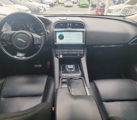 Jaguar F Pace 2020, photo 3 of 4
