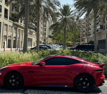 Rot Jaguar F Type SVR 2017