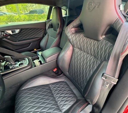 Rouge Jaguar F Type SVR 2017