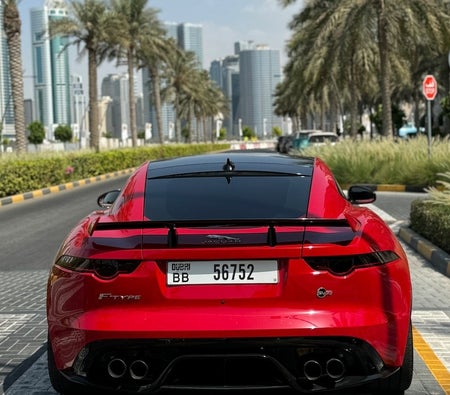 Красный Jaguar F Type SVR 2017 год