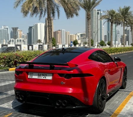 Rot Jaguar F Type SVR 2017