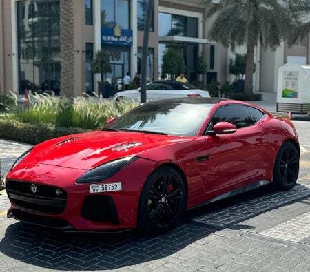 Rouge Jaguar F Type SVR 2017