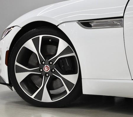 Bianca Jaguar F Type 2022