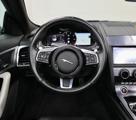 Белый Jaguar F Type 2022 год