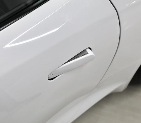 Bianca Jaguar F Type 2022