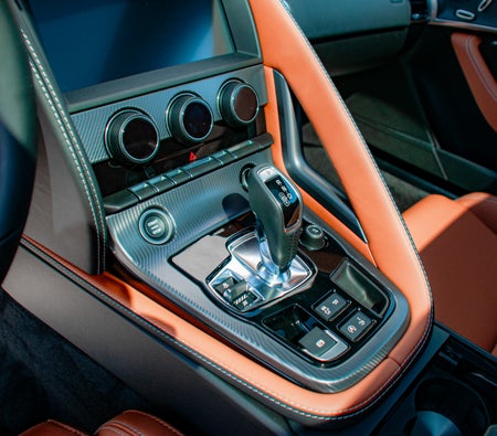 Bleu Jaguar F Type 2023