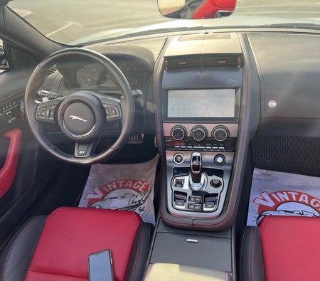 Siyah Jaguar F Type 2023