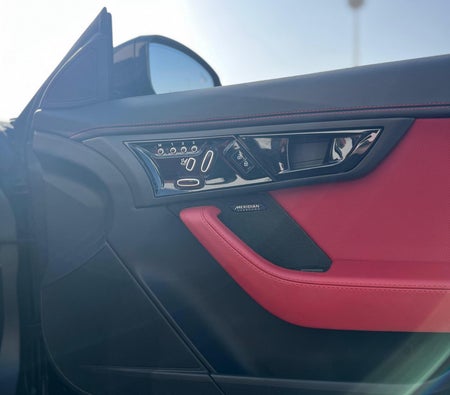 Siyah Jaguar F Type 2023