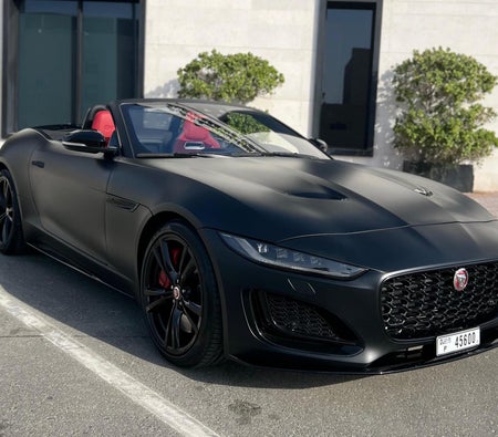 Siyah Jaguar F Type 2023