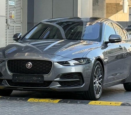 Jaguar XE SE 2020, photo 3 of 4