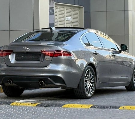 Jaguar XE SE 2020, photo 4 of 4