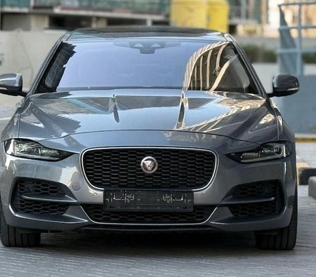 Jaguar XE SE 2020, photo 2 of 4