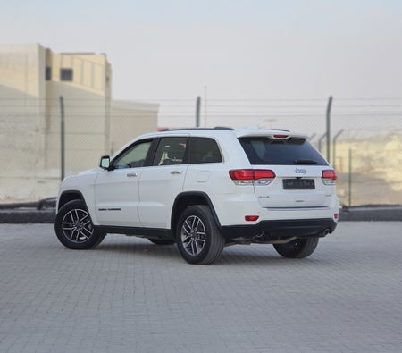 White Jeep Grand Cherokee 2020